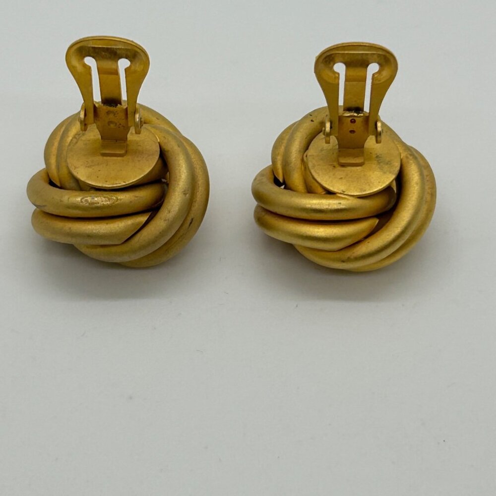 Vintage Matte Gold Knot Earrings Clip-On Brushed Gold-Tone Love Knot Statement - Picture 9 of 16
